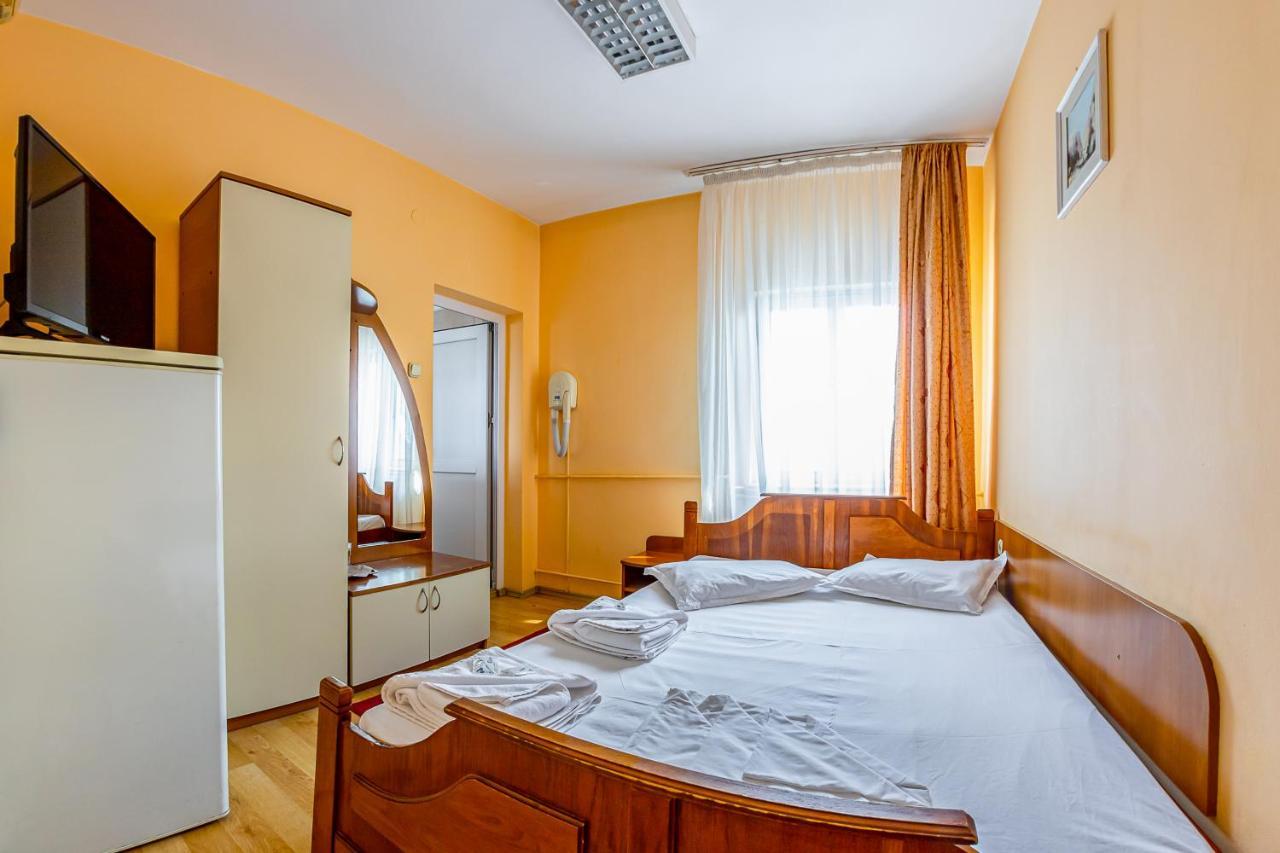 Motel Dasiana Targu Jiu Exterior photo